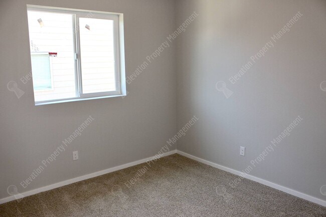 Building Photo - Home in Desirable Stone Creek – Close to t...