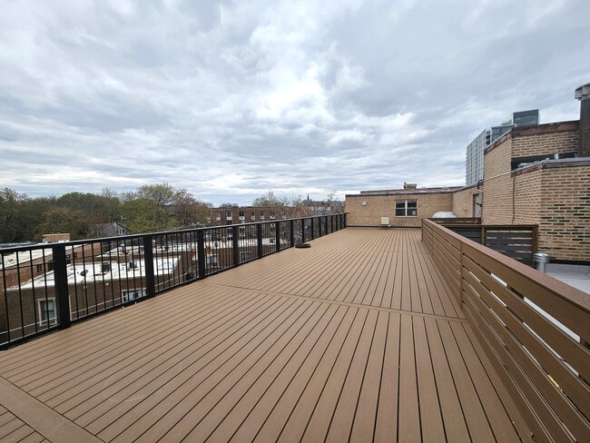 Building Photo - 2250 N Lincoln Ave