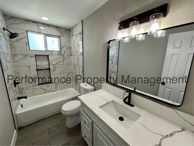Building Photo - Charming 3 Bed/2 Bath Remodeled Home in Sh...