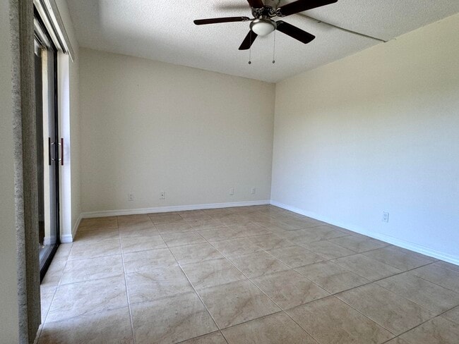 Building Photo - 203 Lake Arbor Dr