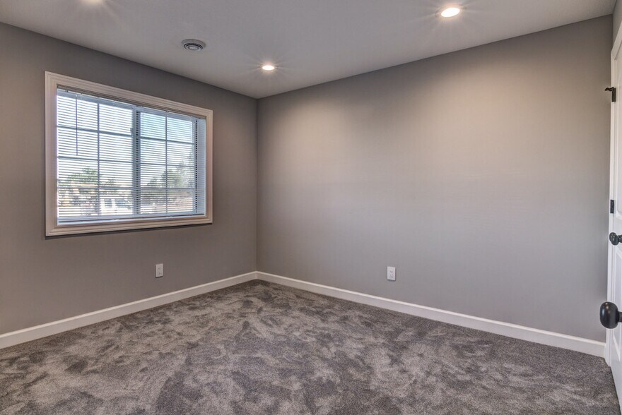 Building Photo - 1636 Charleston Dr