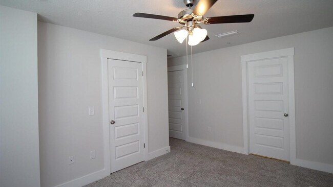 Building Photo - 1635 Iroquois Ct