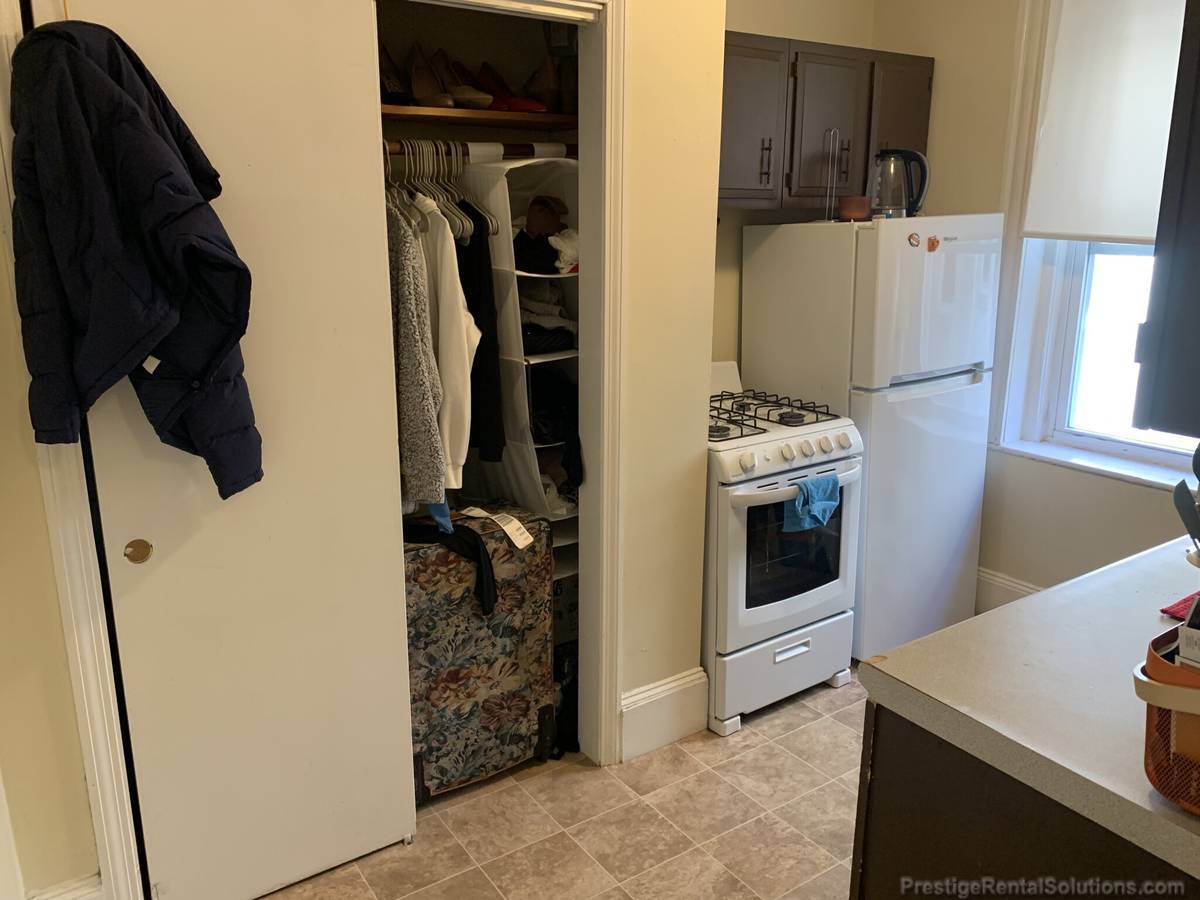 Building Photo - 153 Kelton St