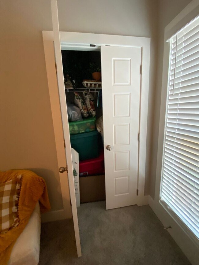 Building Photo - Fox Run Village Duette with Amenities