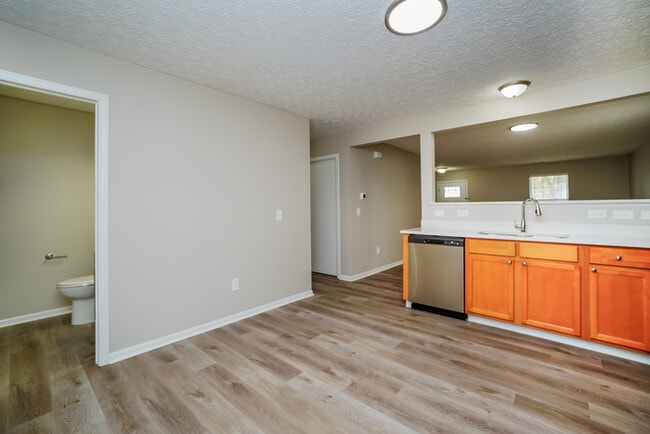Building Photo - 4649 Kenross Dr