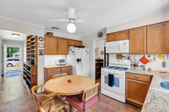 Building Photo - 720 Crescent Pl