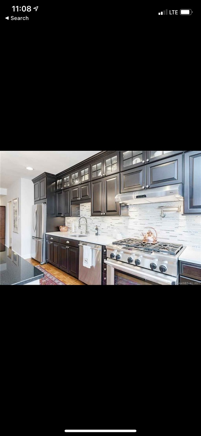 Building Photo - 1028 Farmington Ave