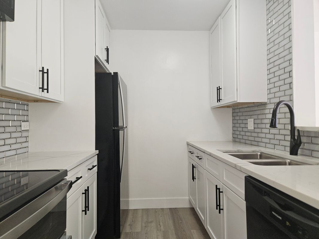 Building Photo - 2281 S Vaughn Way