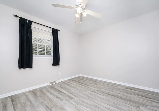 Building Photo - 2 Bedroom Units