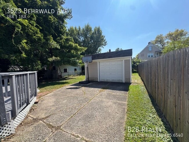 Building Photo - 3623 Behrwald Ave