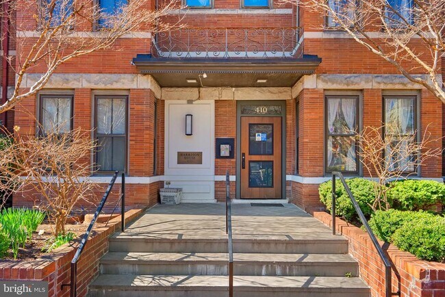 Building Photo - 410 11th St NE