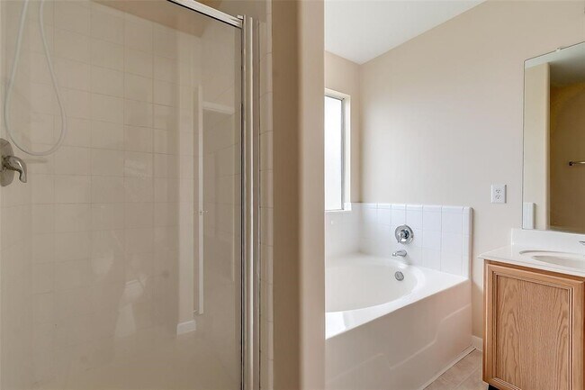 Building Photo - 19726 Cozy Cabbin Dr