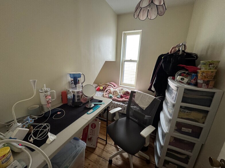 Building Photo - 53 Lawn St