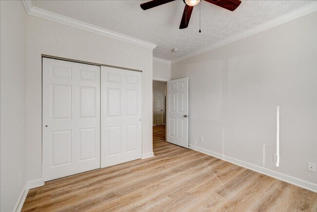 Building Photo - Evansville, IN**** Crown Moulding**** 2 Be...