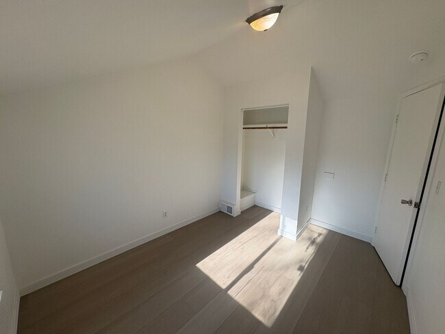 Building Photo - 205/207 Broadwater Ave