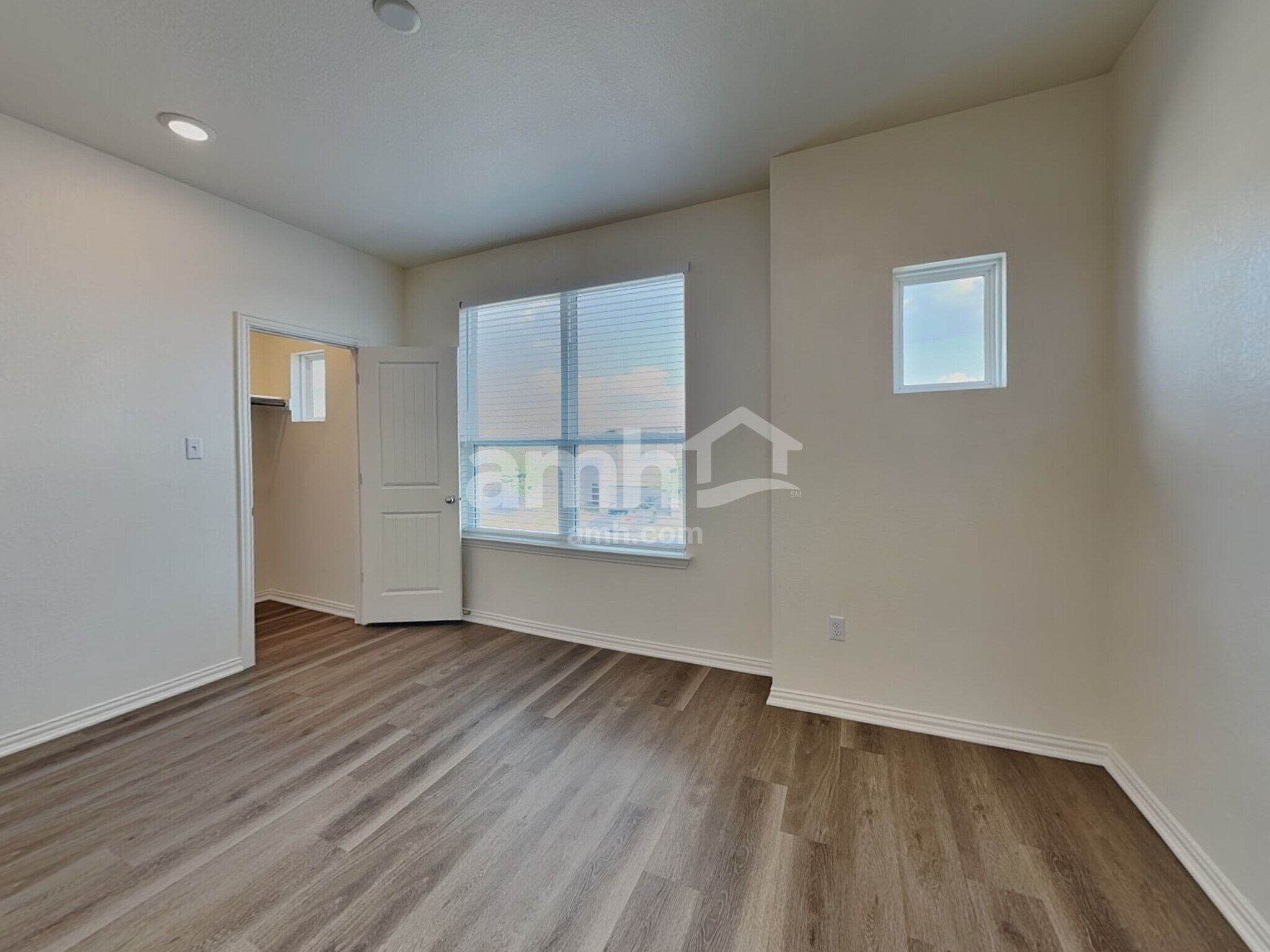 Building Photo - 2709 Lillybrook Ln