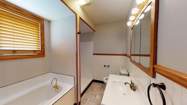 Building Photo - 1025 Park St SW