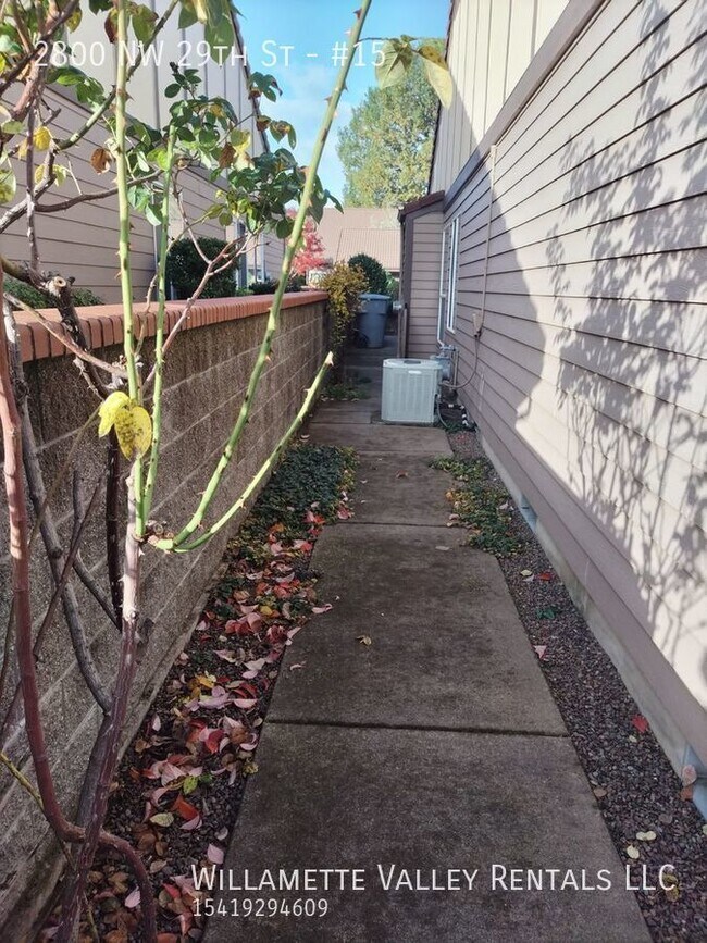 Building Photo - Furnished townhouse in NW Corvallis