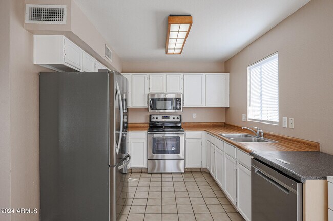 Building Photo - 7119 W Cameron Dr