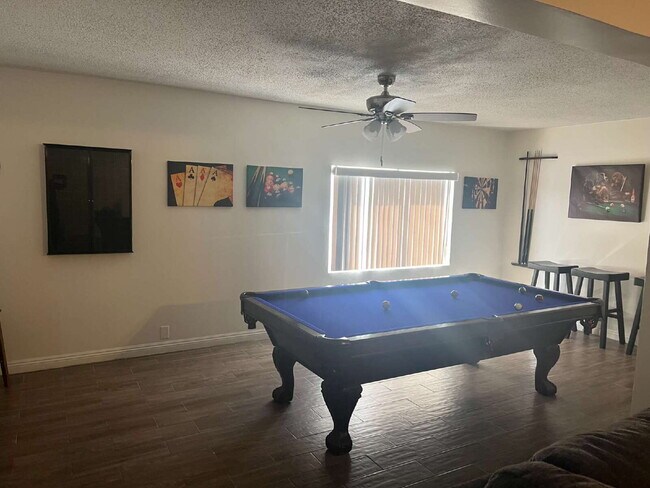 Building Photo - 5 bedroom home with a pool!