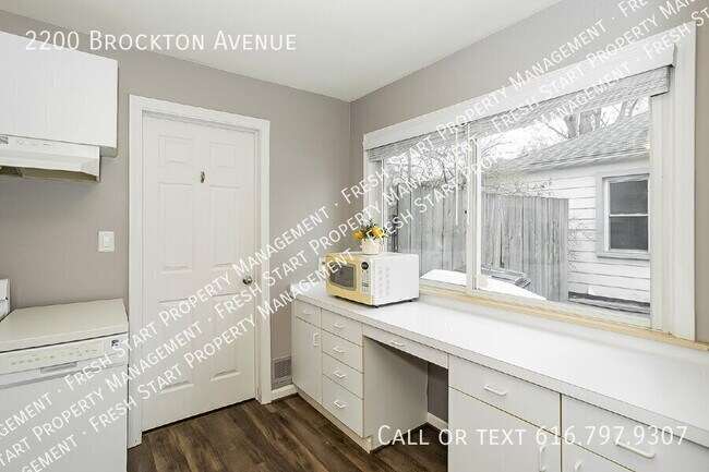 Building Photo - 2200 Brockton Ave