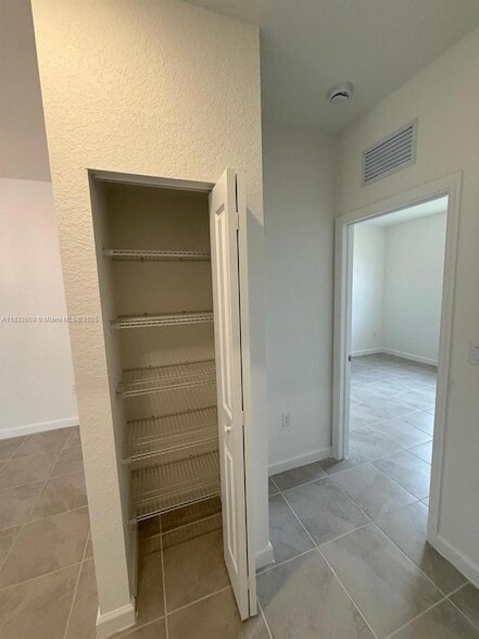 Building Photo - 2942 SE 23rd Ave