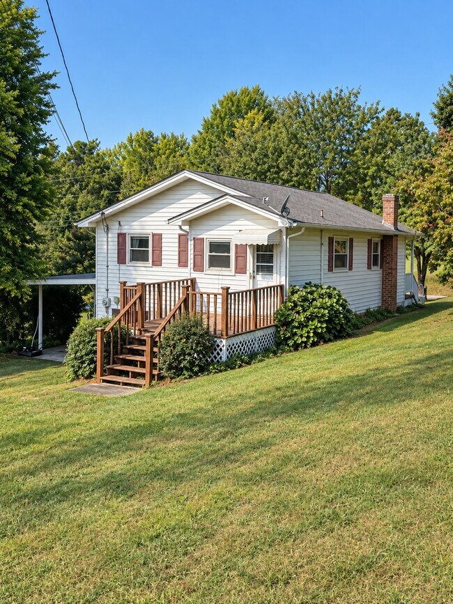 Building Photo - 1734 Peachtree Ln