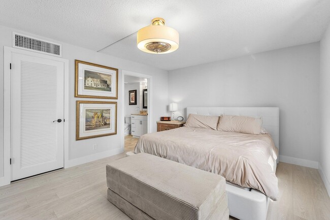 Building Photo - 5480 N Ocean Dr