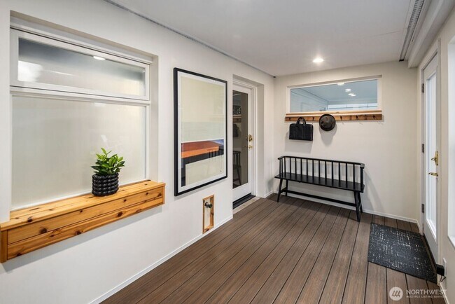 Building Photo - Exceptional Magnolia Home - Rare opportunity to live in Seattles Premier  Neighborhood