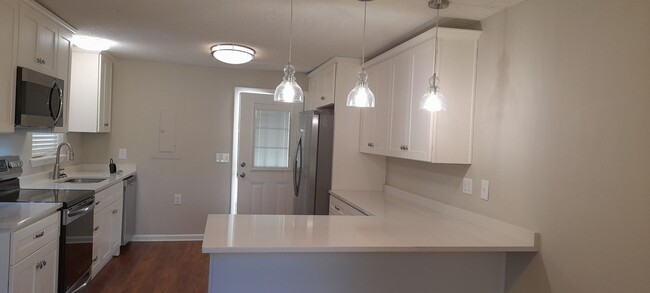 Building Photo - Coming in March - 3 bedroom 1 bath home lo...