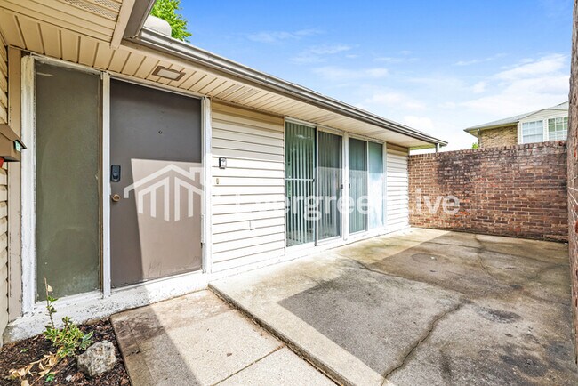Building Photo - 5664 Troy Villa Blvd