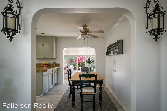 Building Photo - 166 Pier Ave