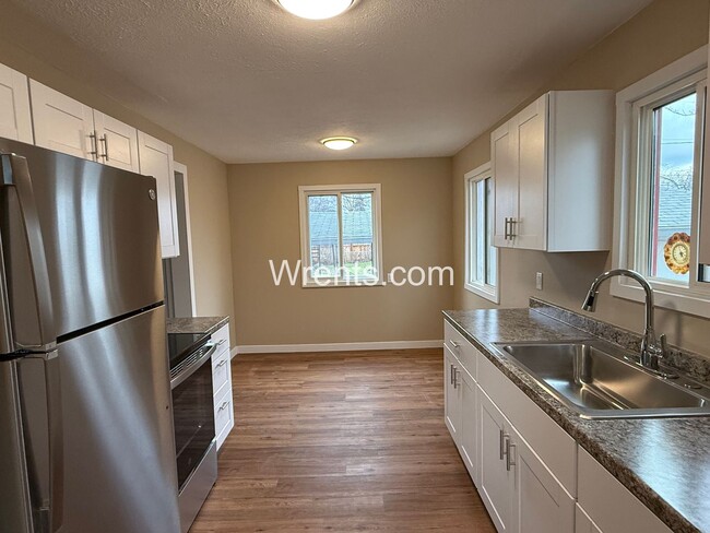 Building Photo - $500 Off Move in Special on Cute Three Bedroom Home