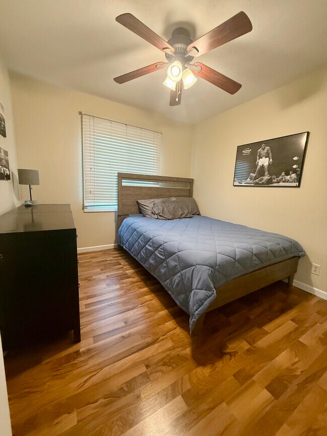 Building Photo - 2305 S 165th St