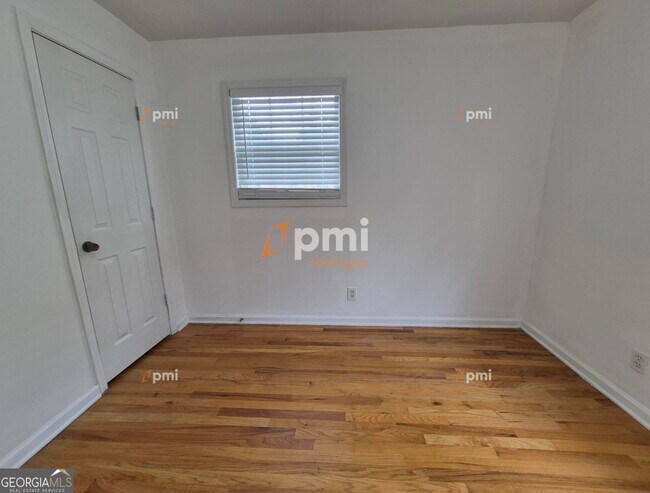 Building Photo - 3206 Mathieson Dr NE