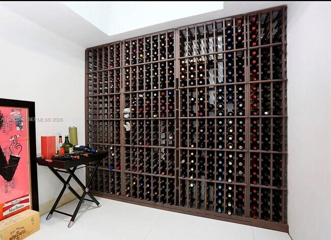 Building Photo - 6611 Leonardo St