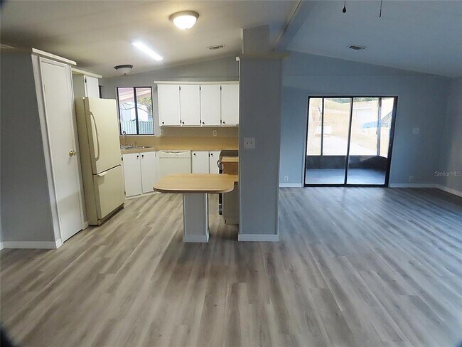 Building Photo - 1077 Quail Dr