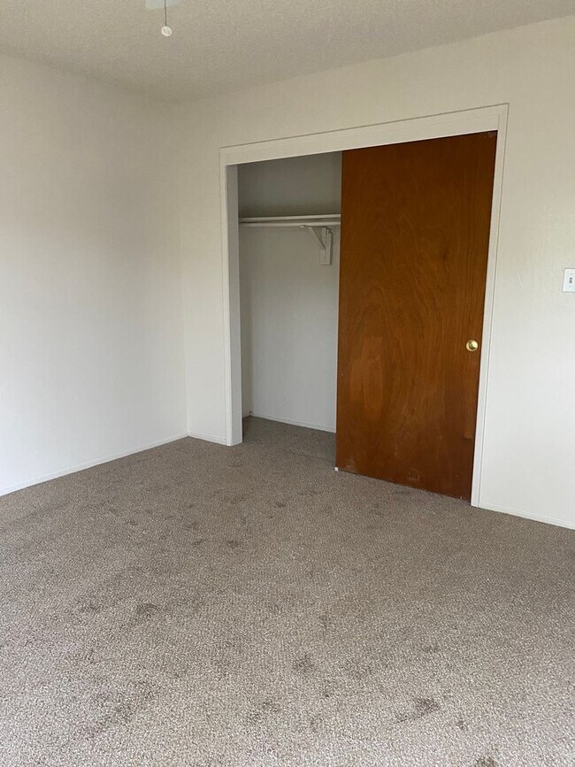 Building Photo - 1235o