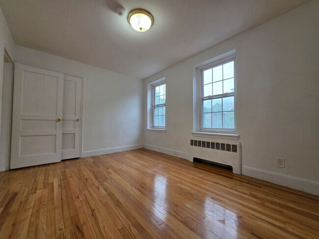 Building Photo - 25 Englewood Ave