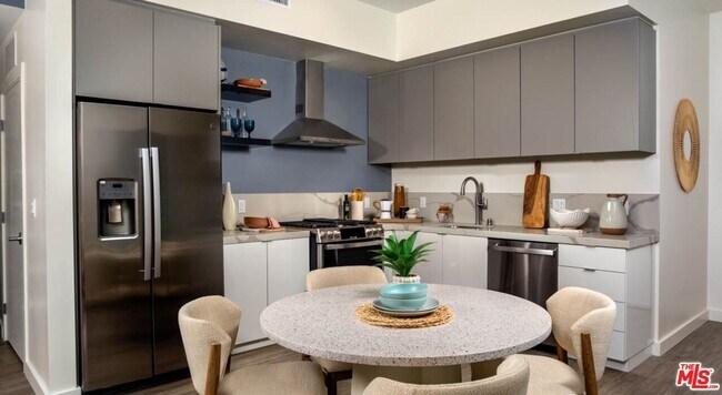 Building Photo - 10375 Washington Blvd