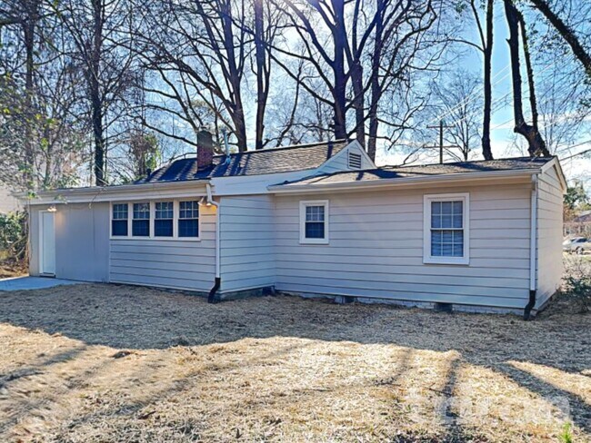 Building Photo - 2801 Attaberry Dr