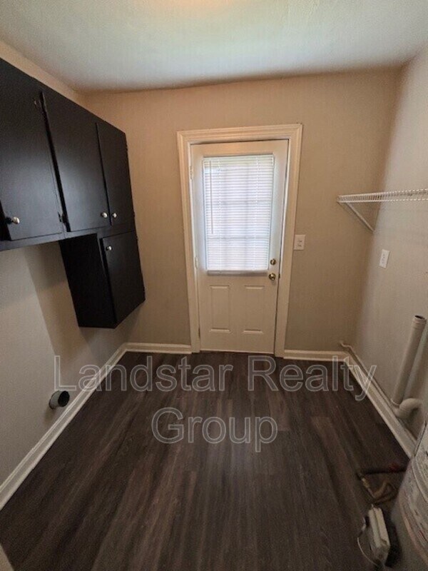Building Photo - 4714 Seville Dr