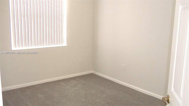 Building Photo - 575 SE 29th Dr