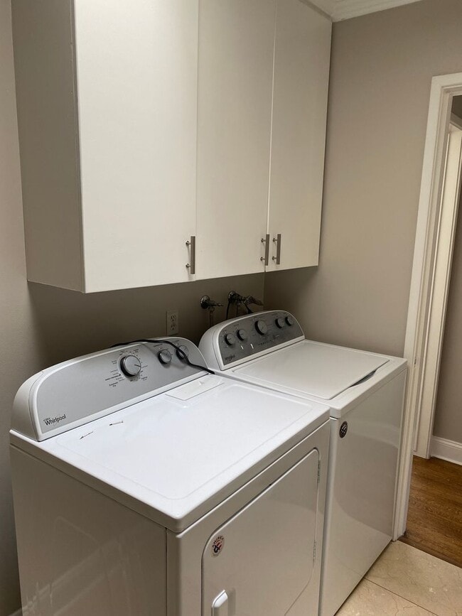 Building Photo - Beautiful Home in the Ventura Foothills