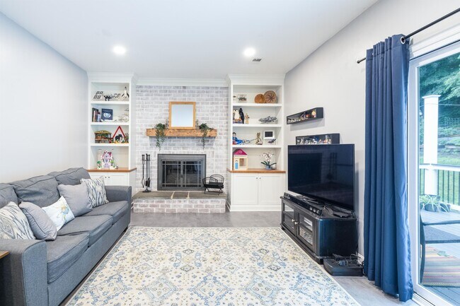 Building Photo - 9843 Campbell Dr