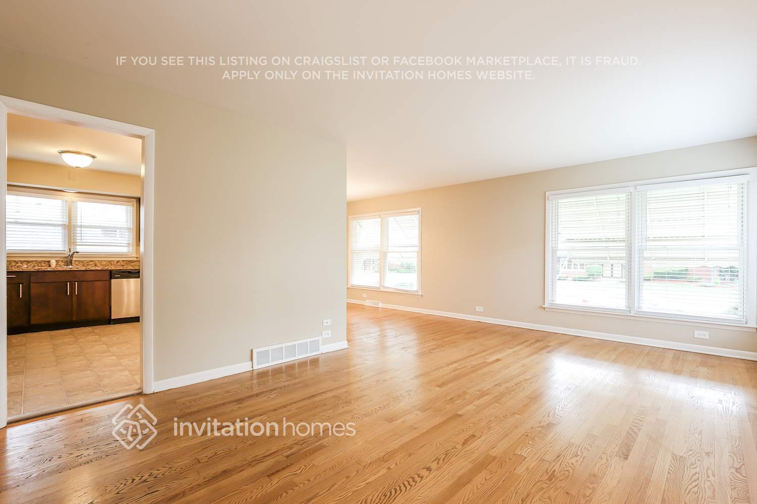 Building Photo - 10801 Kolmar Ave