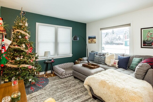 Building Photo - $3,000 - 4 bed / 2 bath Centrally Located Single Family Home in Missoula