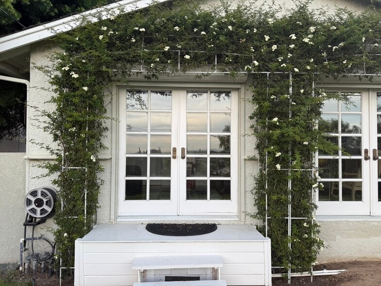 Building Photo - 102 E Buena Vista Ave