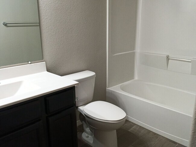 Building Photo - 4 Bedroom, 2 Bathroom! Lovely Home Coming Soon!