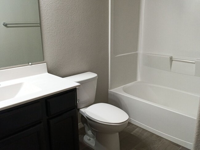 Building Photo - 4 Bedroom, 2 Bathroom! Lovely Home! Schedule a Showing!